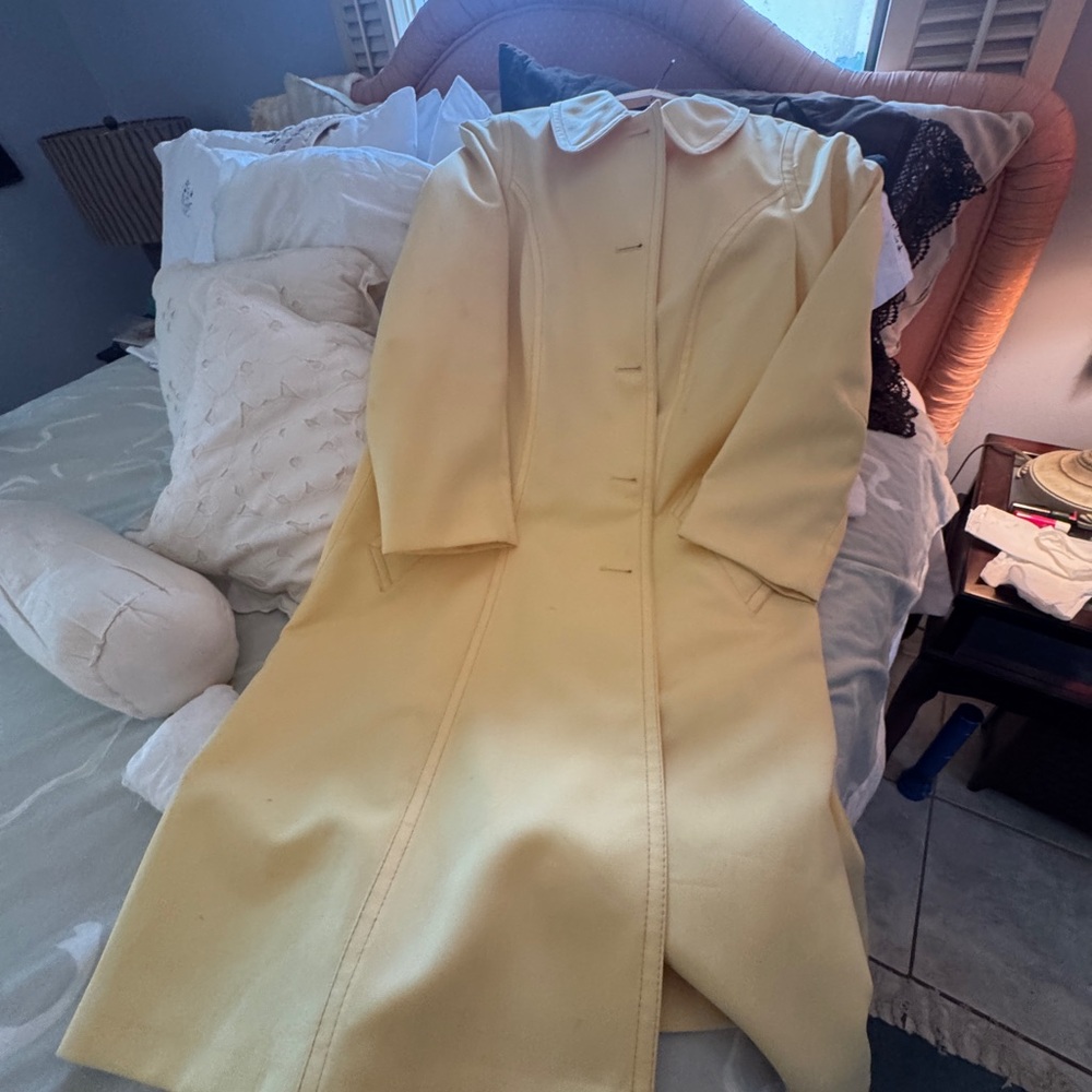 London Fog elegant lined  Yellow Women's trench coat